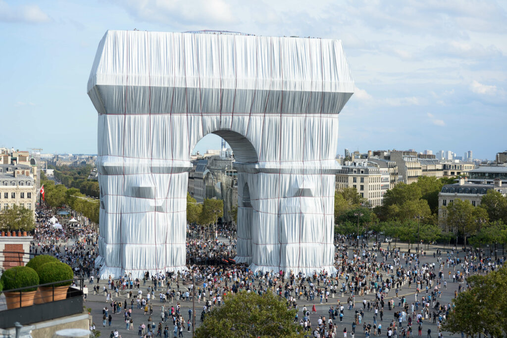 Christo and Jeanne-Claude-L'Arc de Triomphe Wrapped-Paris